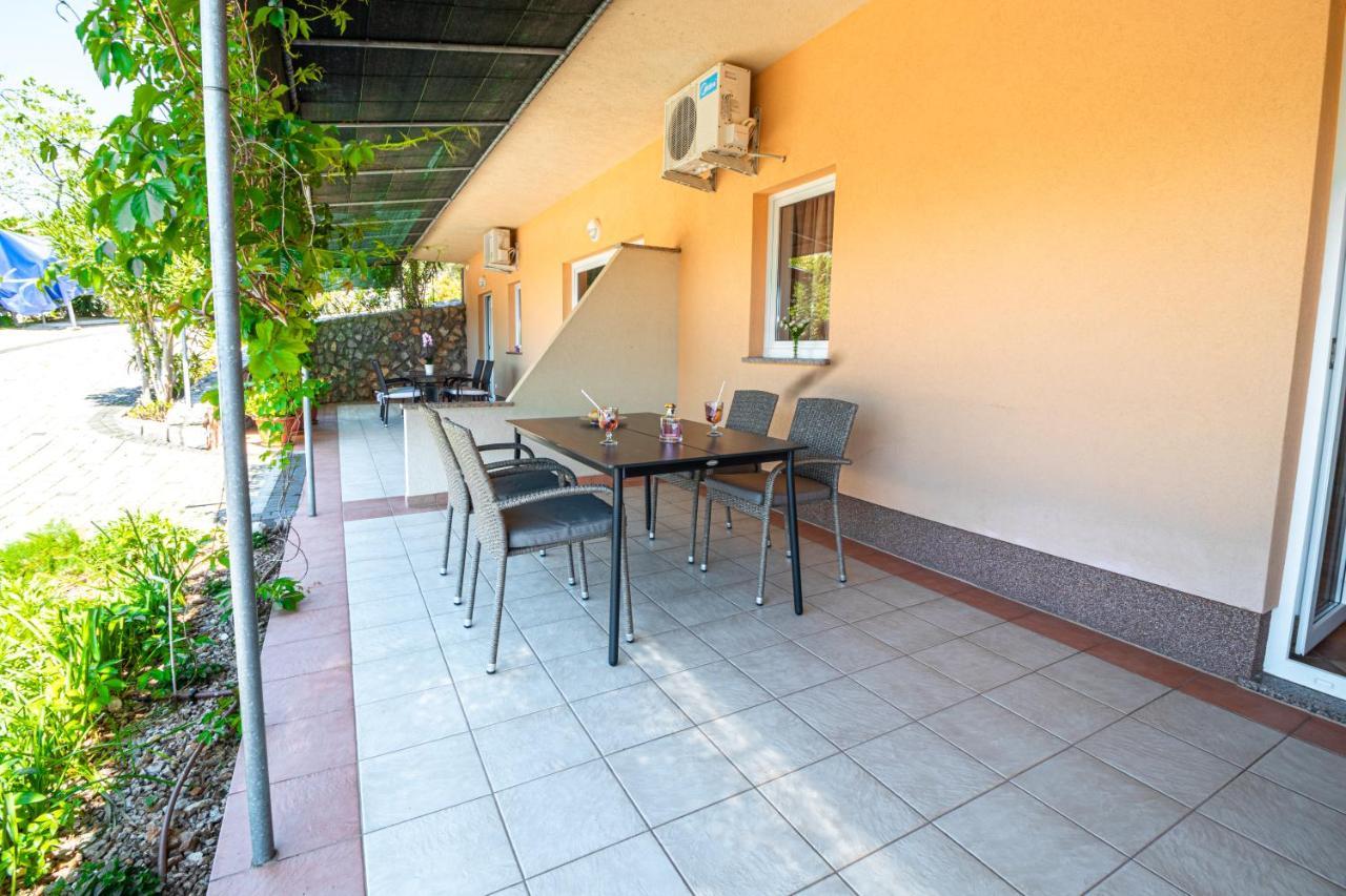 Apartments Sandra Kornic Exterior photo