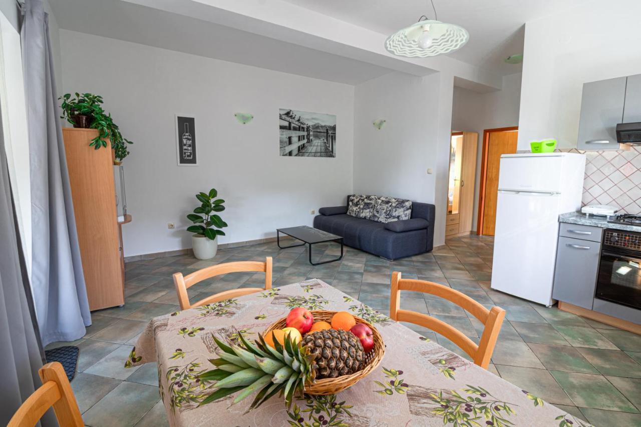 Apartments Sandra Kornic Exterior photo
