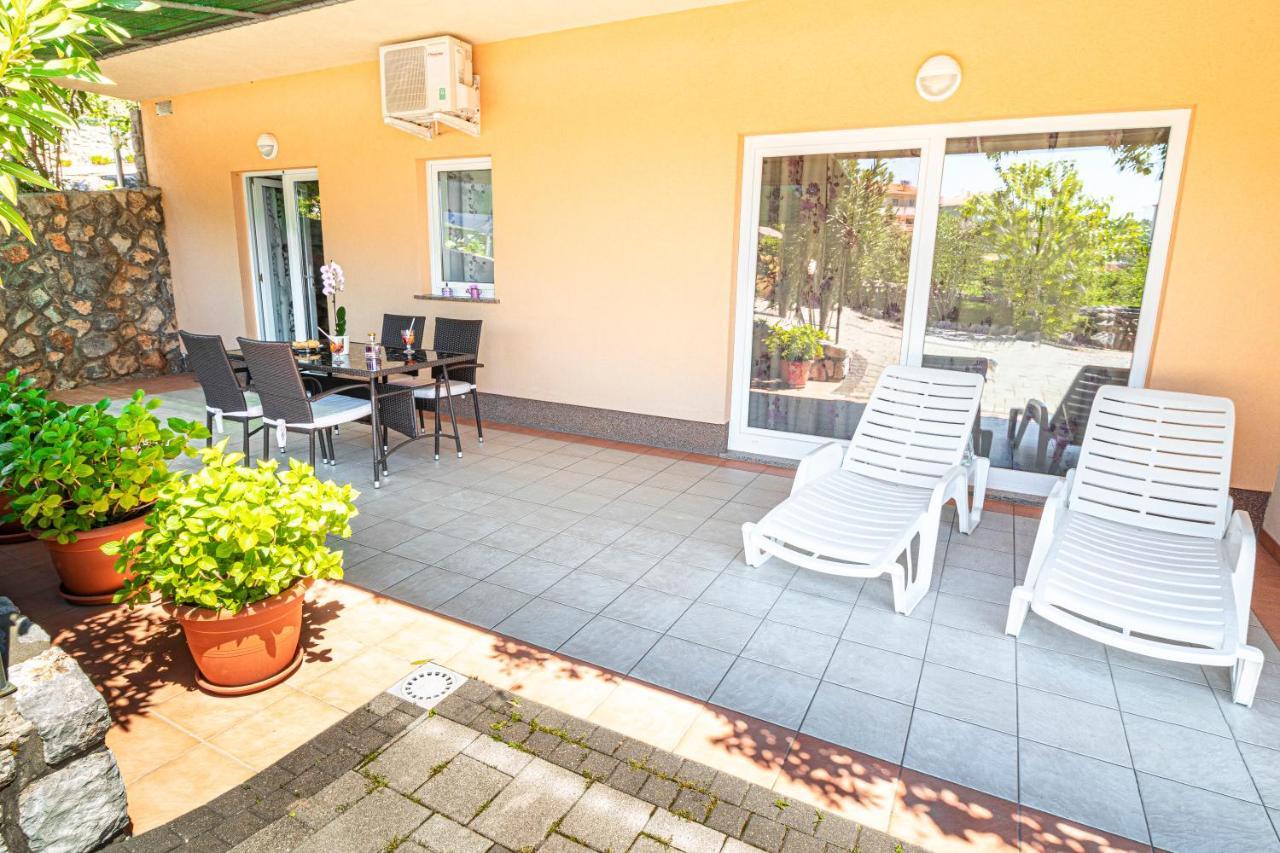 Apartments Sandra Kornic Exterior photo